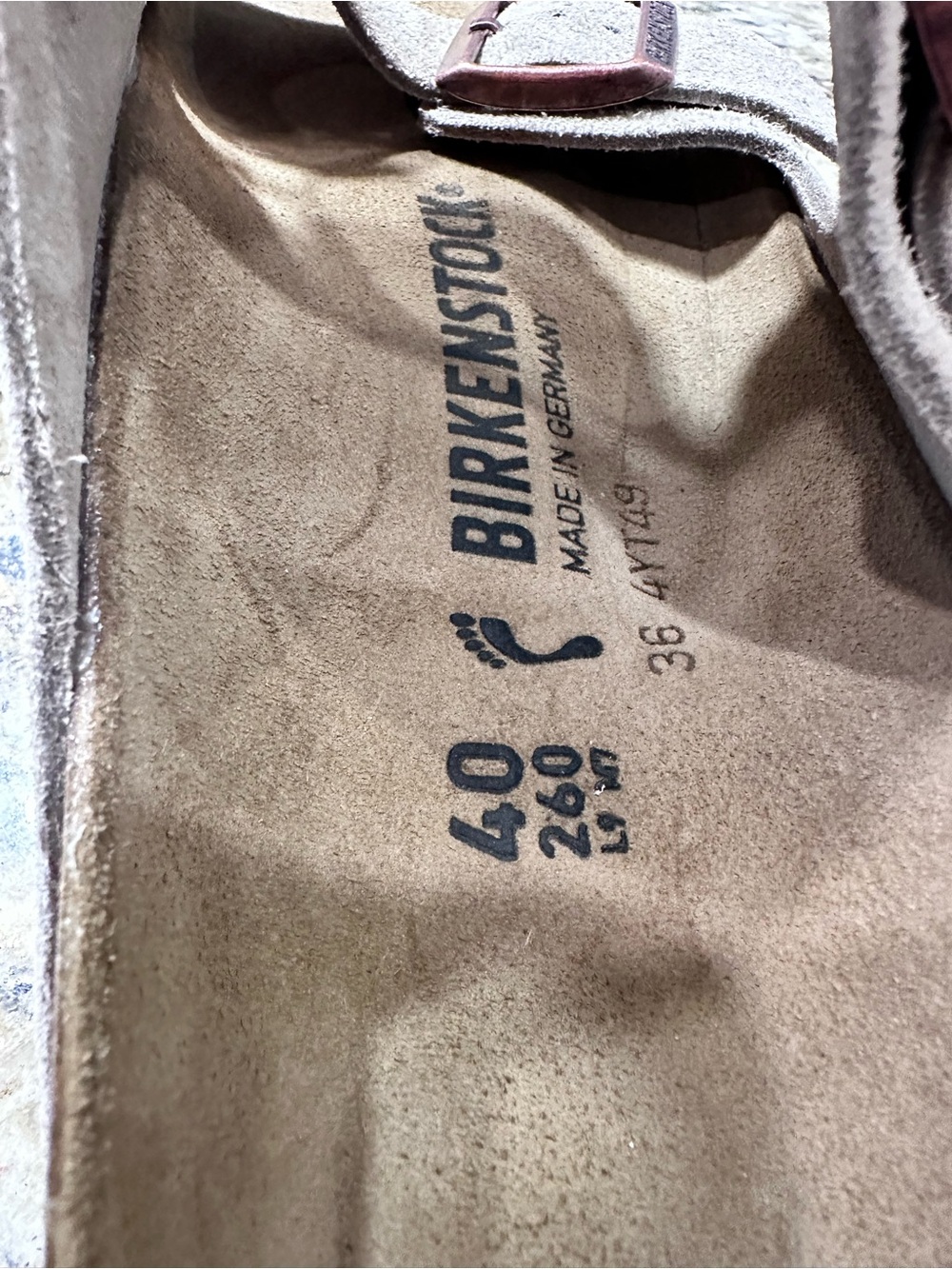 Birkenstock Arizona Suede Sandal Taupe w Buckle Sz 40 (W 9-9.5) (M 7.5)Unisex - Picture 4 of 5